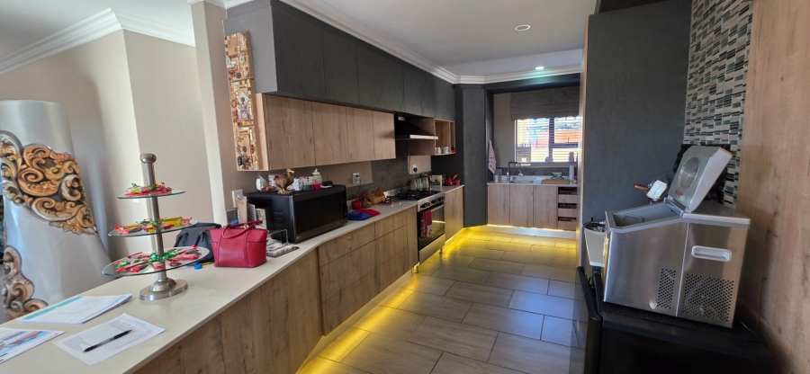 5 Bedroom Property for Sale in Island View Western Cape